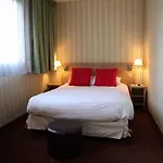 雷吉斯酒店 3* 库尔布瓦