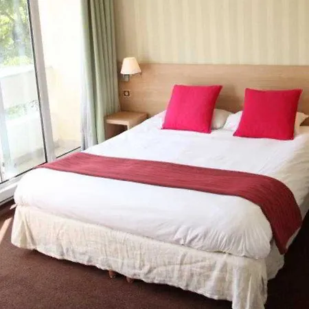 La Régence Hotel Courbevoie