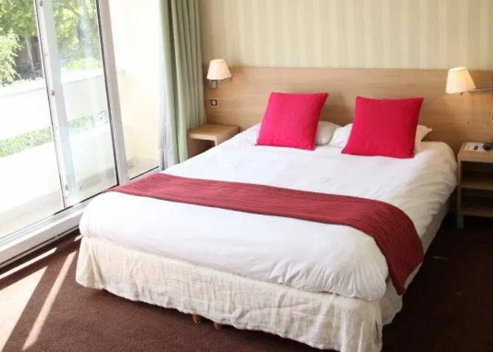 La Regence Szálloda Courbevoie